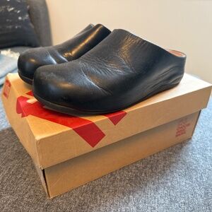 fitflop Shuv Black Leather Clogs/Mules Women's Size 8 w/ Original Box